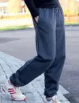 Camus joggingbyxa med rib på modell