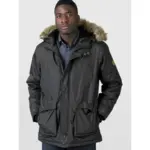 Modell där jackan är khakifärgad (2)