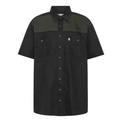 Svart skjorta med grön kontrast