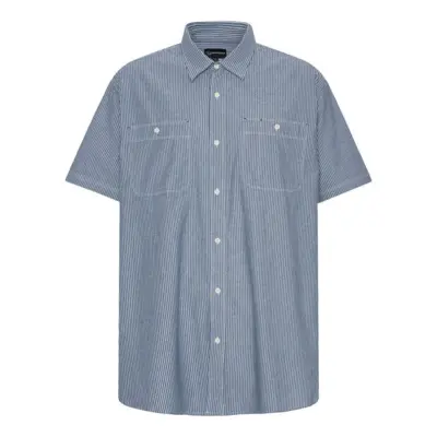 Blå skjorta med vita ränder